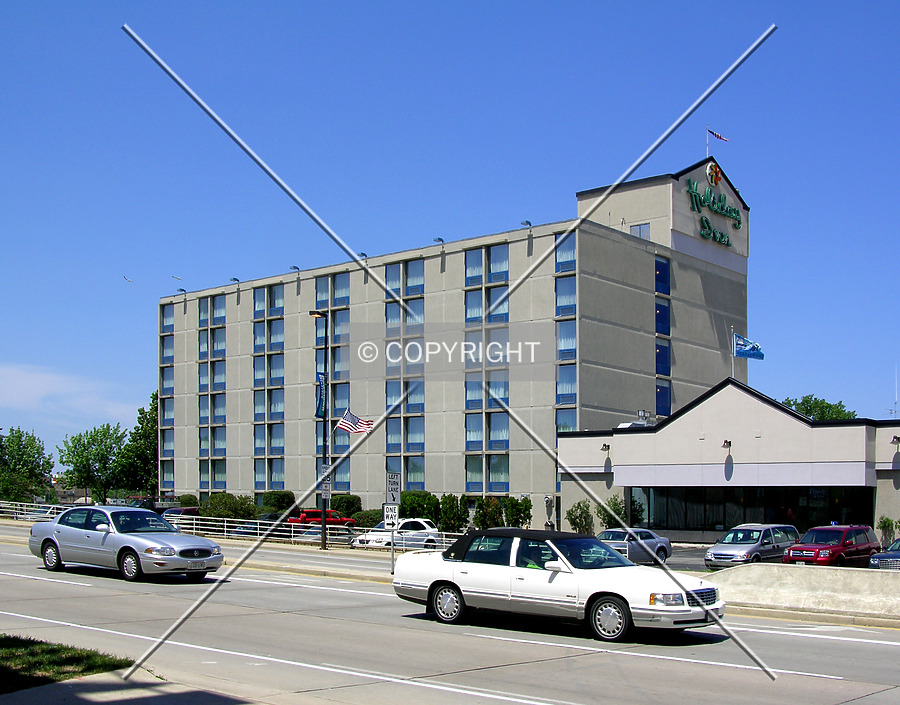 Hampton Inn Green Bay Downtown by Chris Patriarca