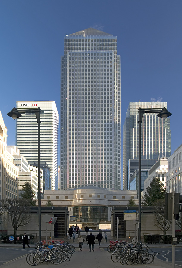 One Canada Square by Cesar Serrano