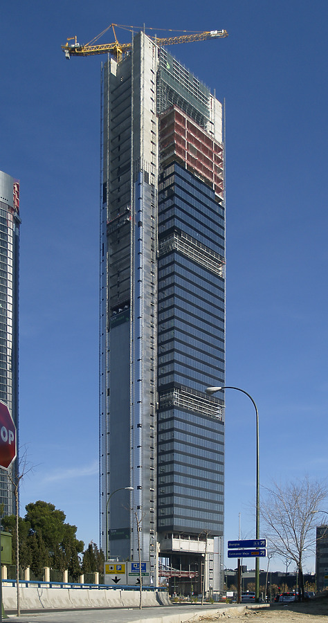 Torre Caja Madrid by Cesar Serrano