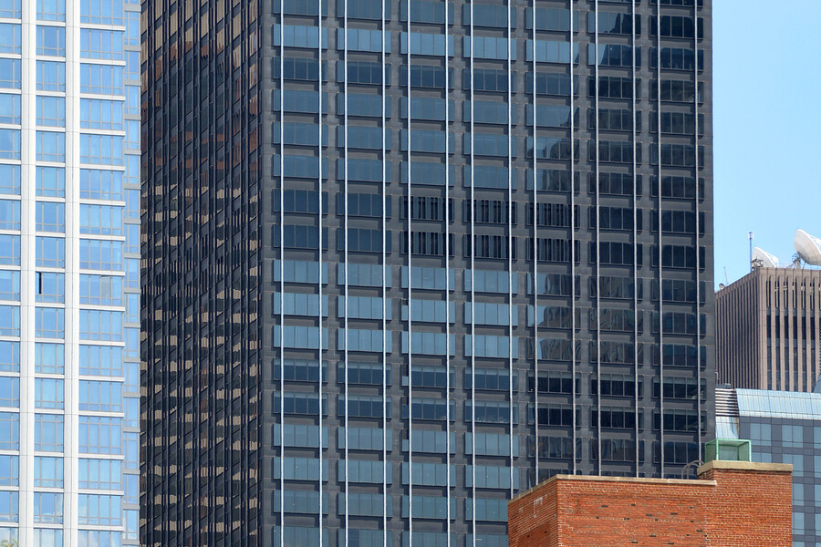 Paramount Plaza