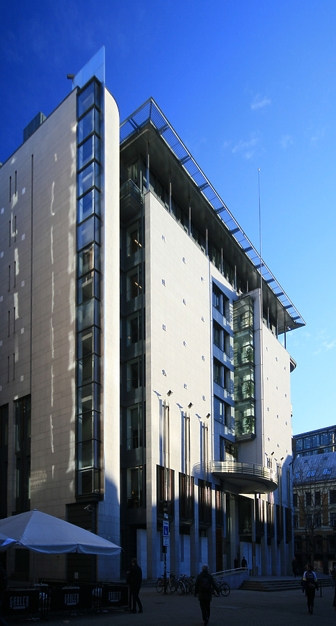 Oslo Tinghus by Kjetil Balog