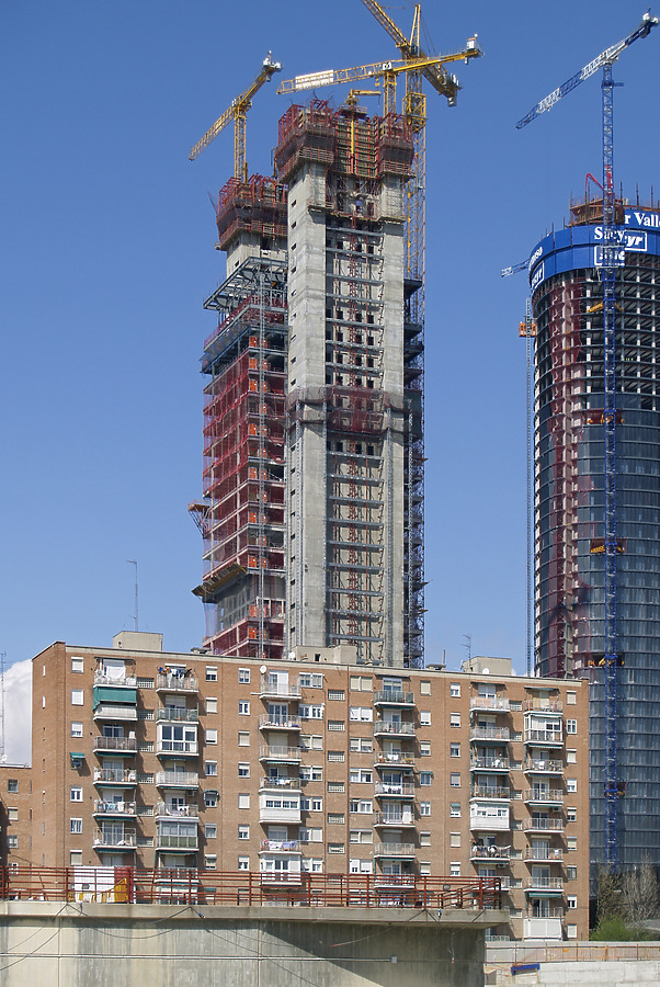 Torre Caja Madrid by Cesar Serrano