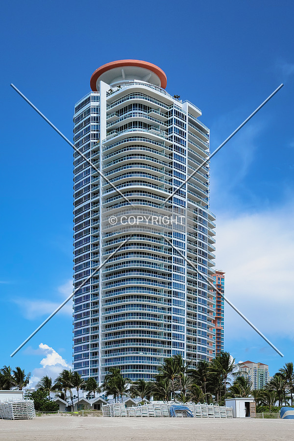 Continuum on South Beach, South Tower by Ryan Hildebrand