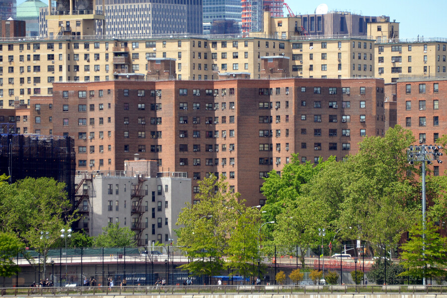 Riis II Houses, Building XV