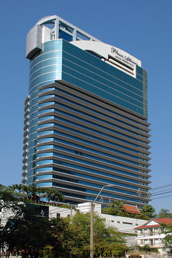 Plaza Athénée Hotel by John Bek