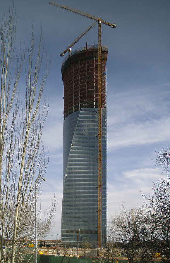 Torre Espacio by Cesar Serrano
