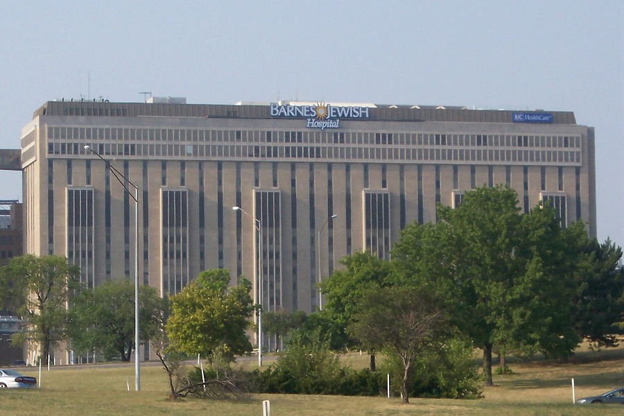 Barnes-Jewish Plaza Tower by Ryan Hildebrand