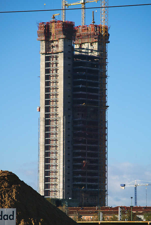 Torre Caja Madrid by Cesar Serrano
