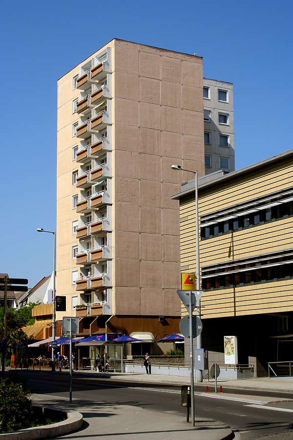 Pálffy utca 2 by Daniel Kieckhefer