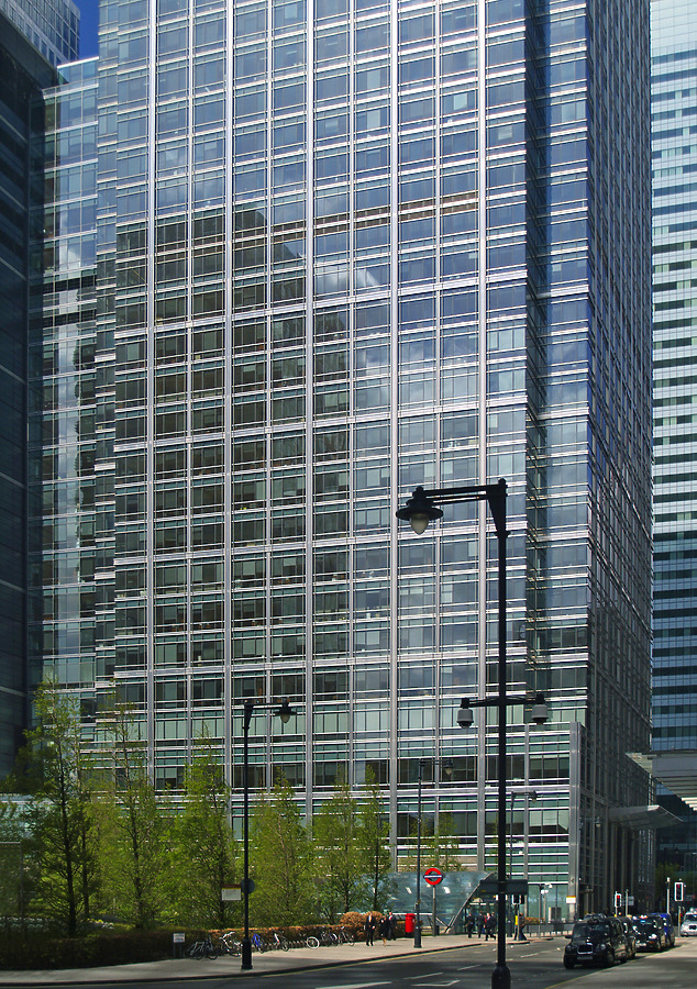 25 Canada Square by Cesar Serrano