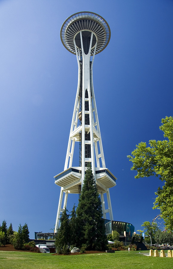 Space Needle by Pavel Toczynski