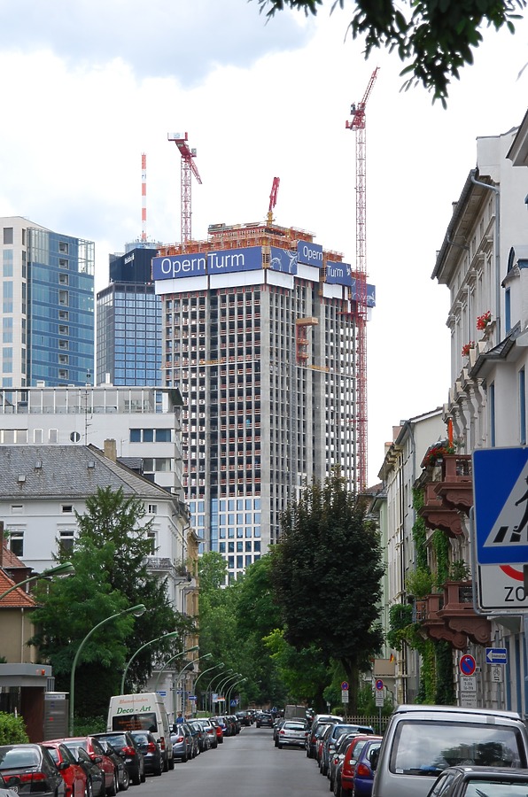 OpernTurm by Huopa