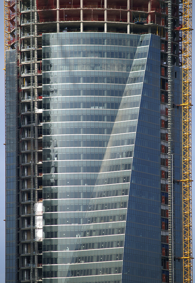 Torre Espacio by Cesar Serrano