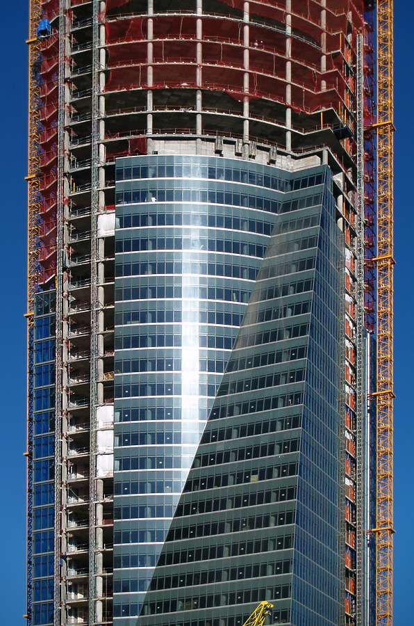 Torre Espacio by Cesar Serrano