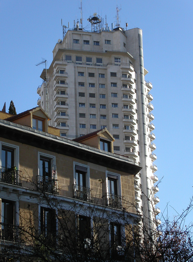 Torre de Madrid by Cesar Serrano