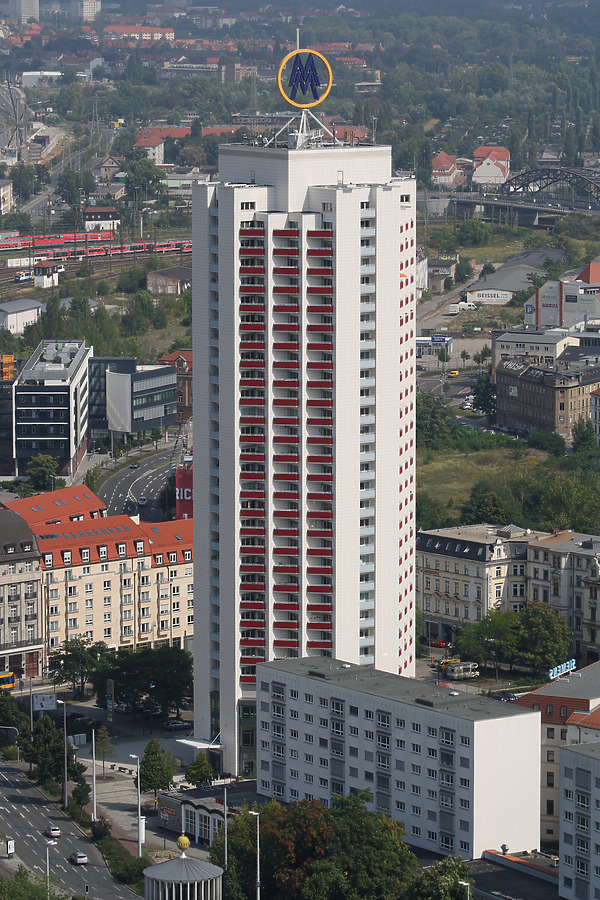 Wintergartenhochhaus by Michiel van Dijk