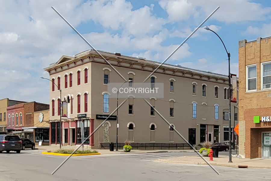707 North Side Square