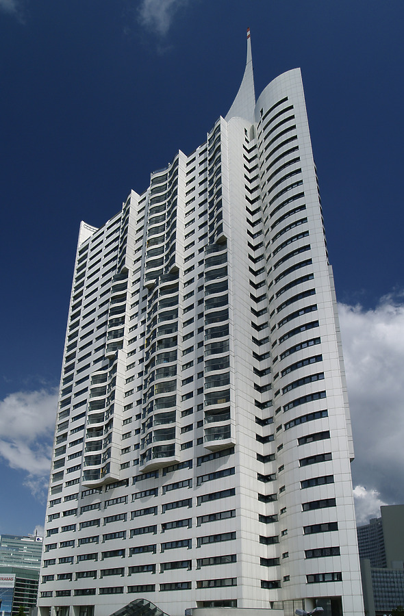 Hochhaus Neue Donau by Cesar Serrano