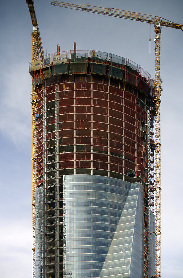 Torre Espacio by Cesar Serrano