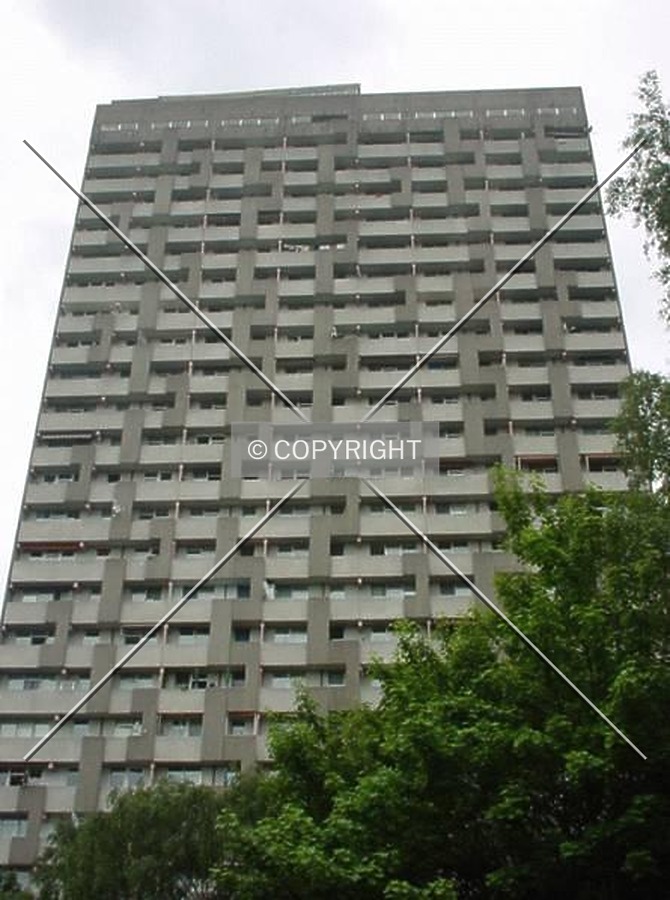 Julius-Brecht-Straße 3 by Nephilim