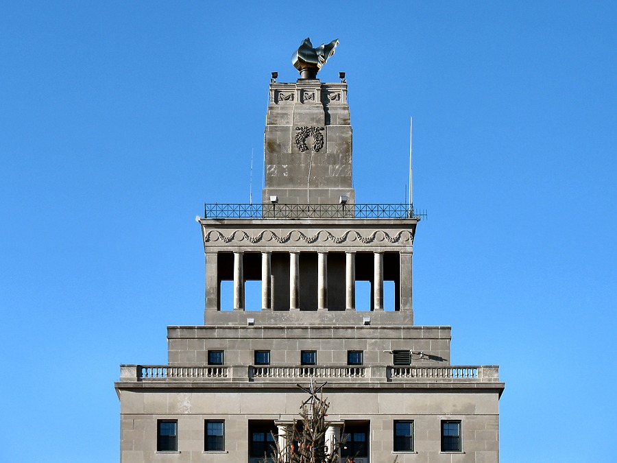Veterans Memorial Building by James Peacock