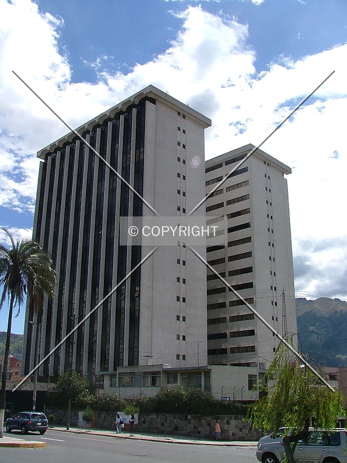 Torre Metropolitanas by Rodrigo Salas