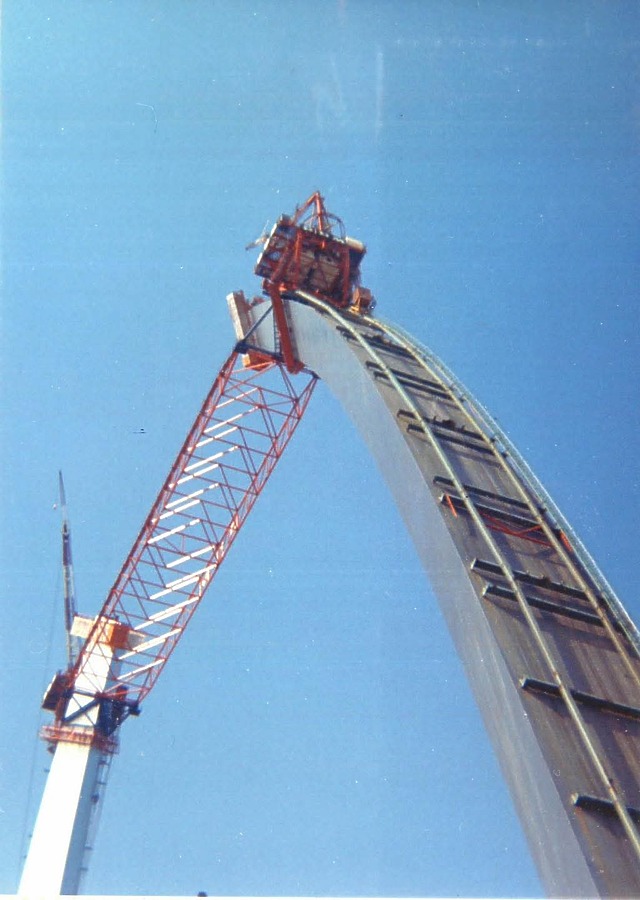 Gateway Arch by Unknown