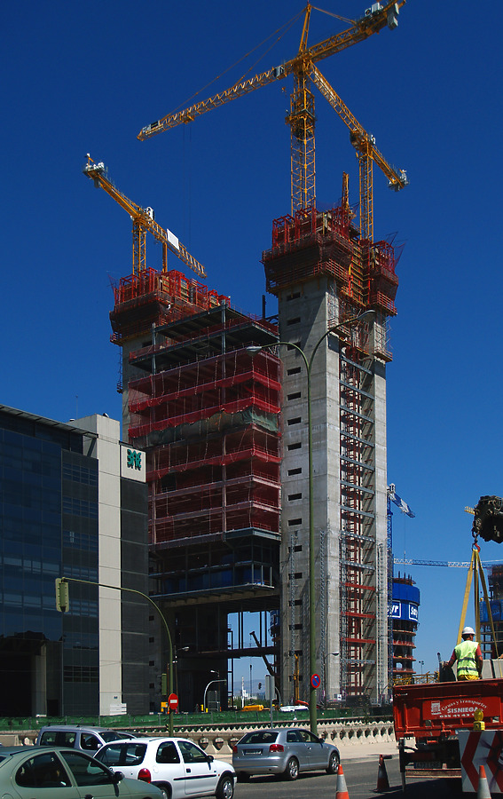Torre Caja Madrid by Cesar Serrano