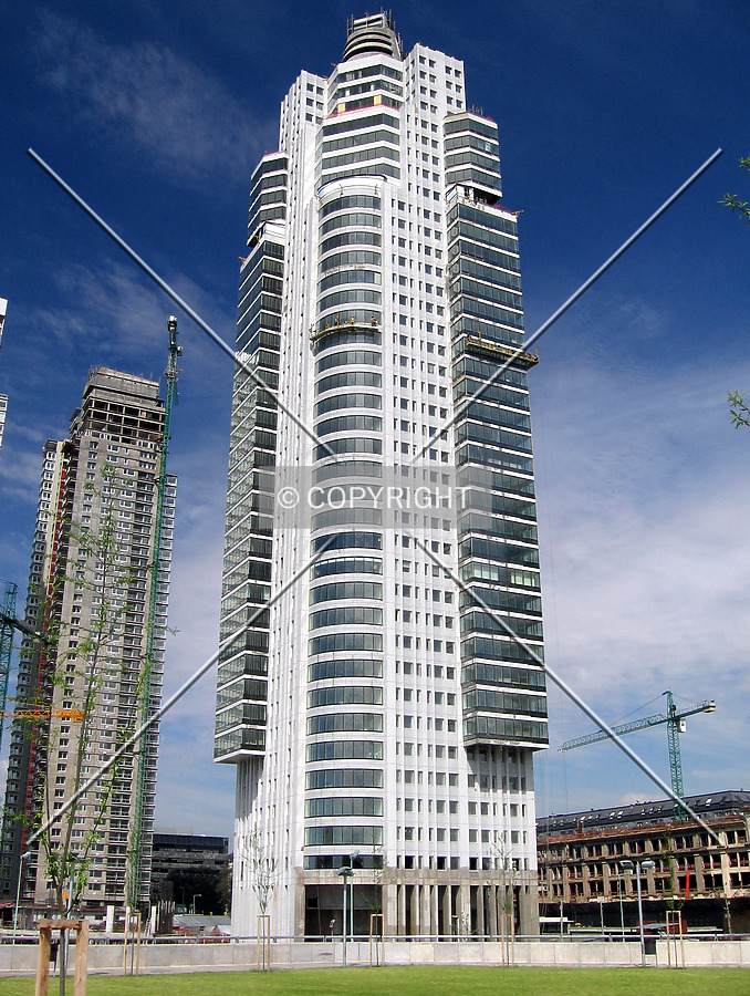 Torre Renoir 1 by Maximiliano Buono