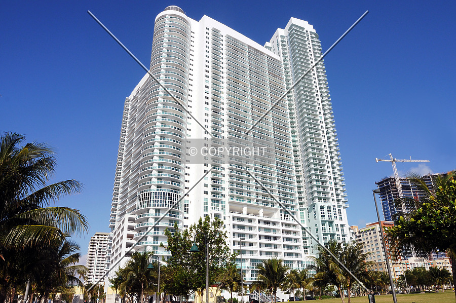 1800 Club by Jorge Molina