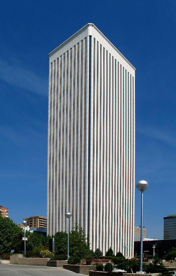 Torre Picasso by Cesar Serrano