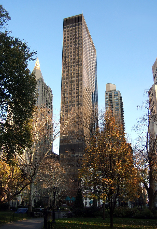 Merchandise Mart Building by John Cahill