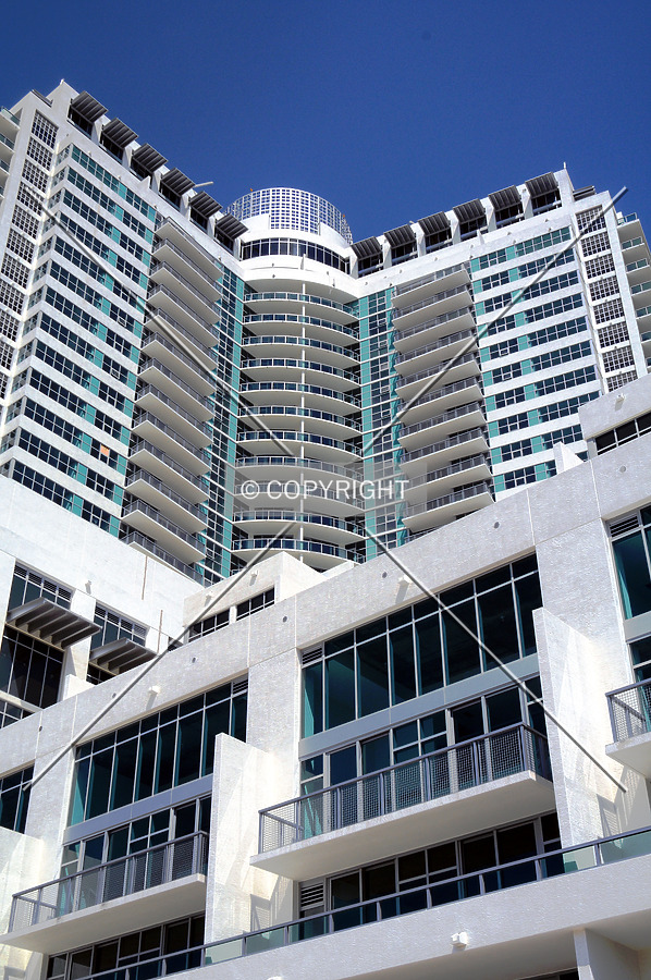 4 Midtown by Jorge Molina