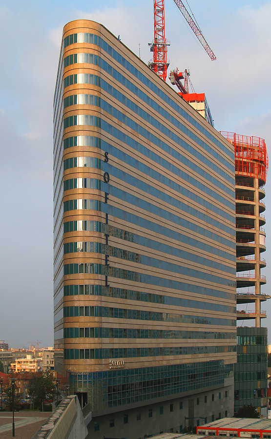 Hôtel Pullman Paris La Défense by Cesar Serrano