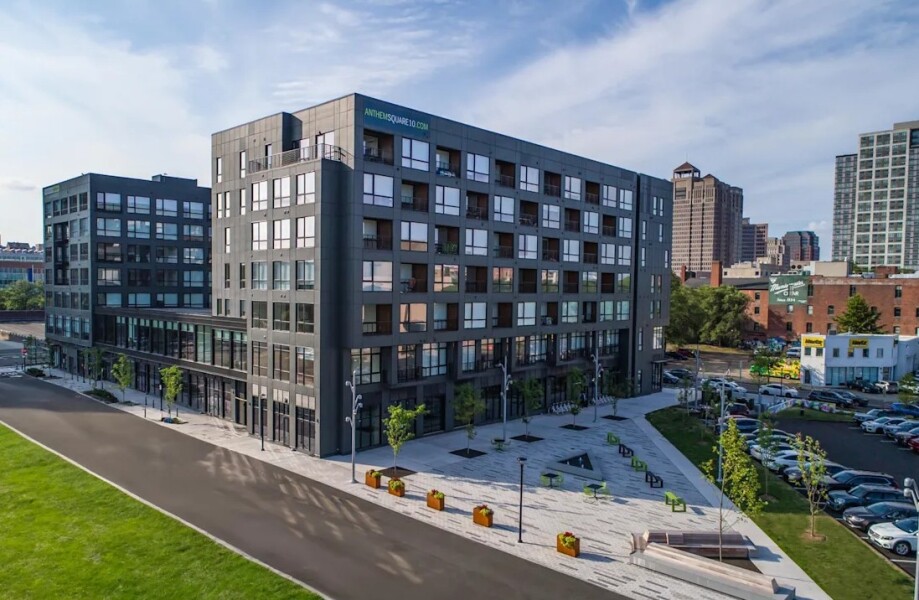 Anthem Square 10