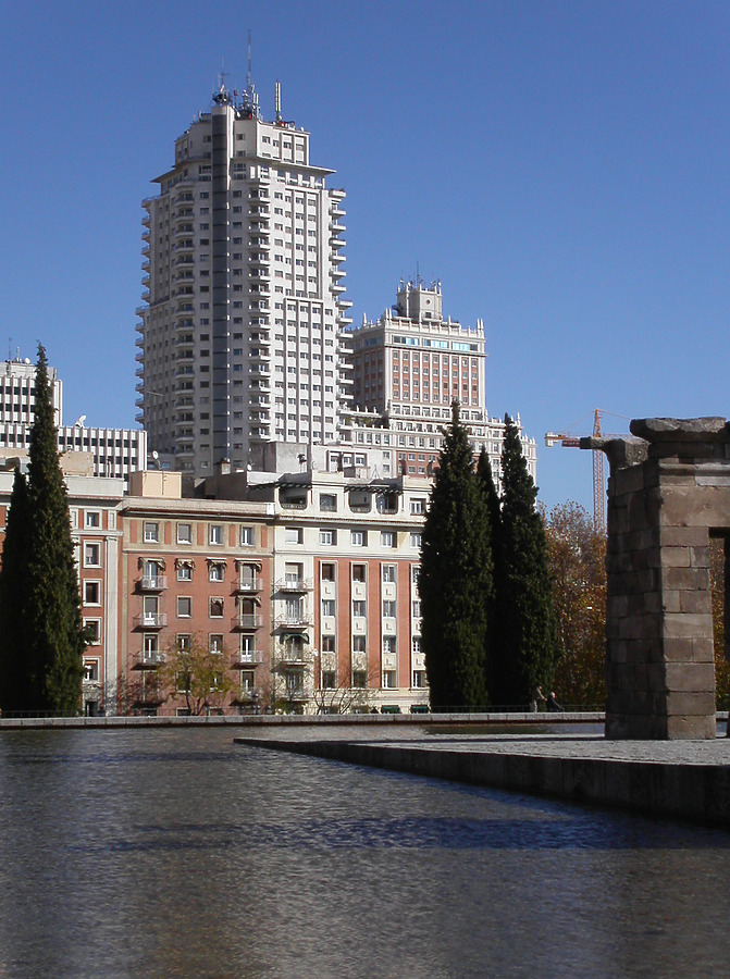 Torre de Madrid by Cesar Serrano