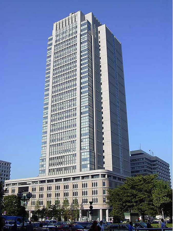 Marunouchi Building by Scott Murphy