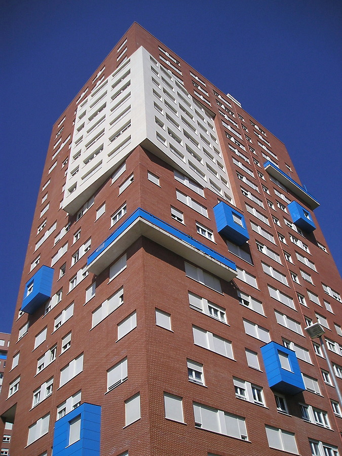 Torre V by Mikel Allende