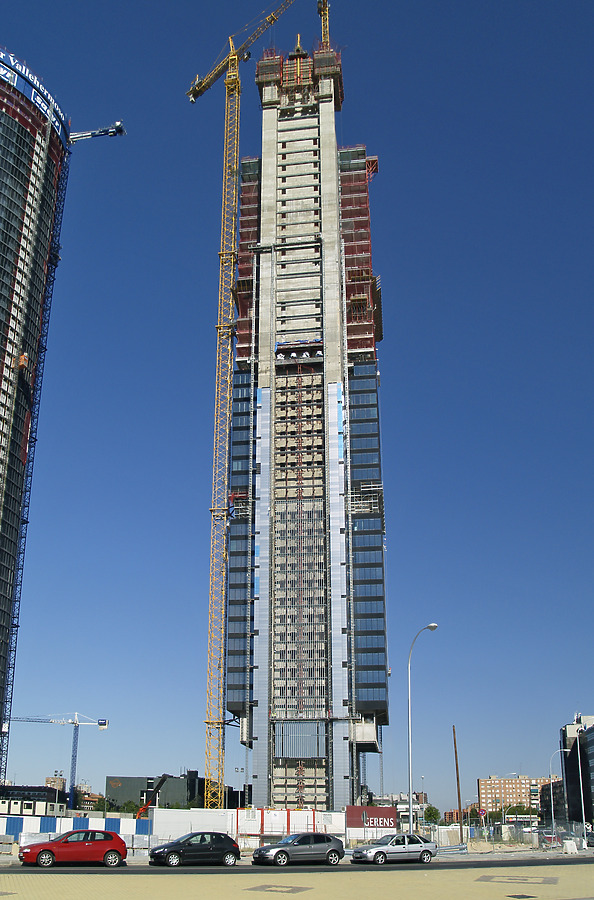 Torre Caja Madrid by Cesar Serrano