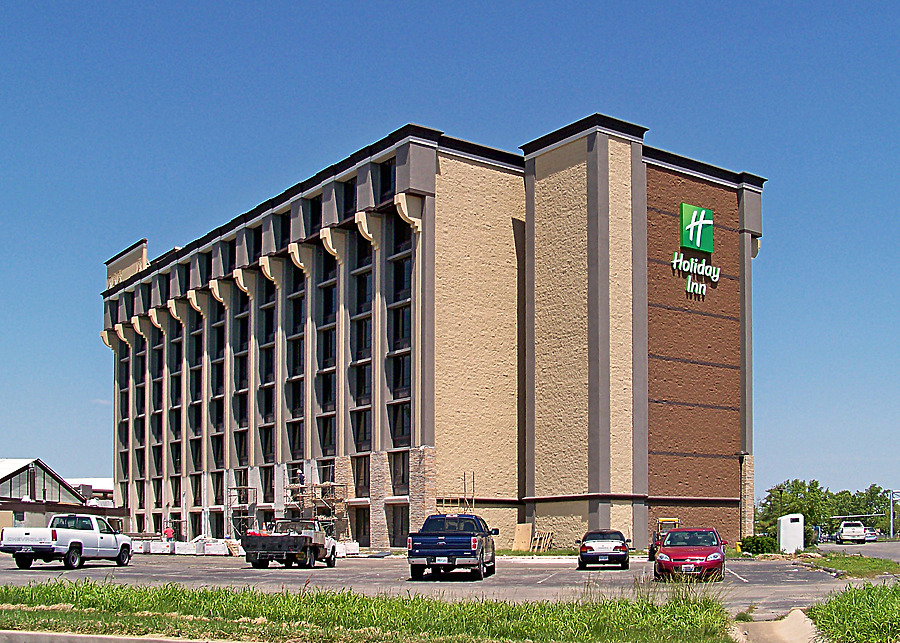 Holiday Inn - Airport West / Earth City by Ryan Hildebrand