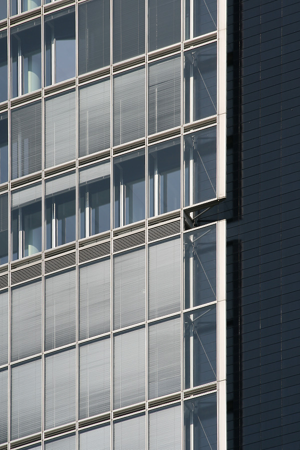 ARAG Tower by Michiel van Dijk