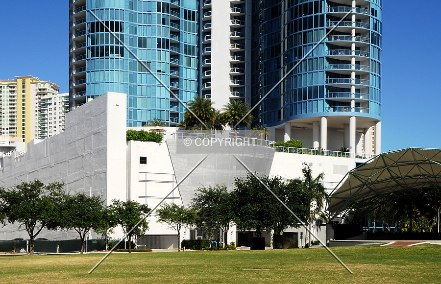 Las Olas River House by Jorge Molina