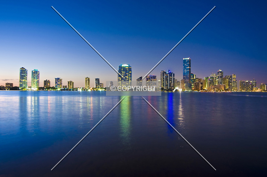Four Seasons Hotel & Tower by Jorge Molina
