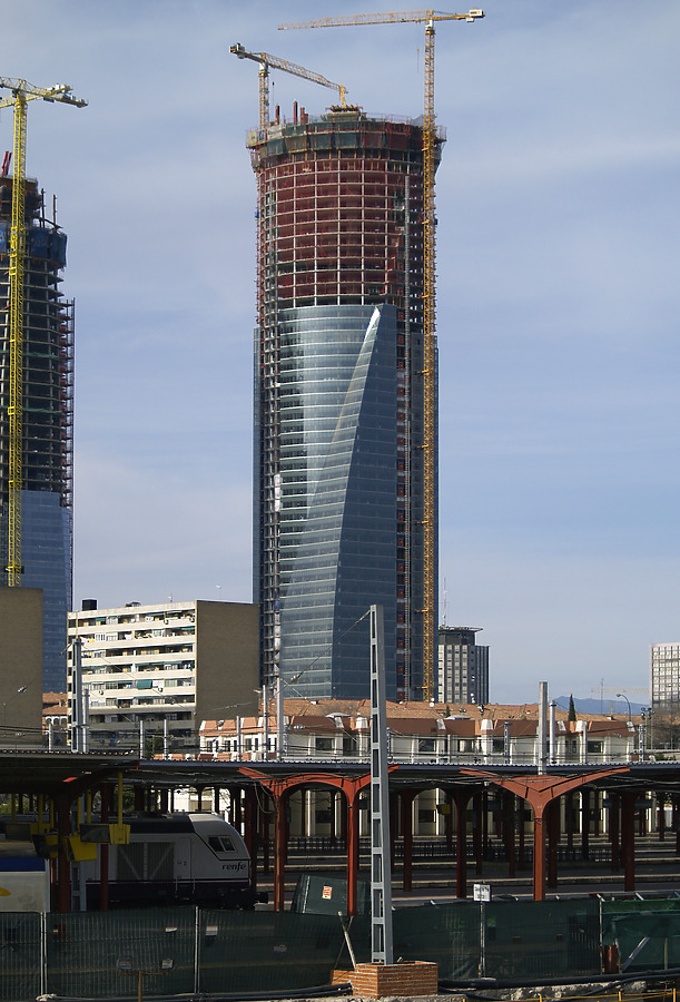 Torre Espacio by Cesar Serrano