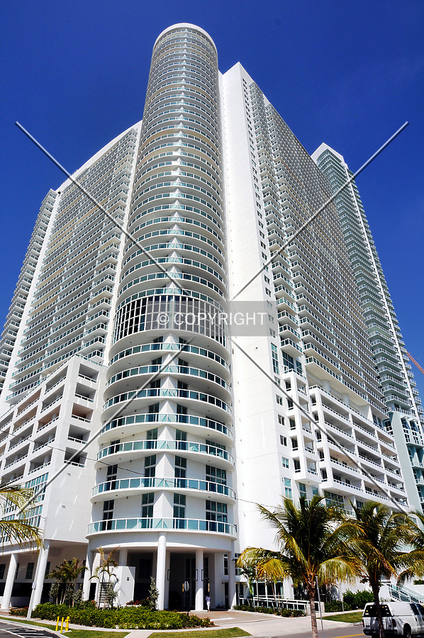 1800 Club by Jorge Molina