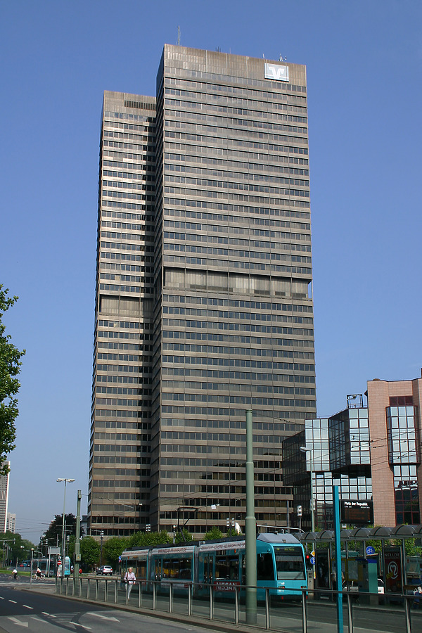 Hochhaus Platz der Republik by Michiel van Dijk