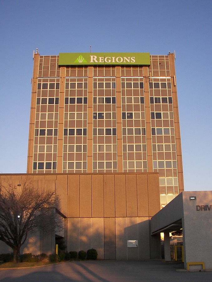 Regions Bank Tower by Rodney Gunn