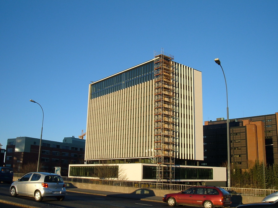 Fredrik Selmers vei 6 by Kjetil Balog