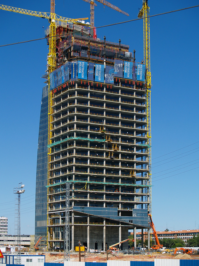 Torre de Cristal by Cesar Serrano