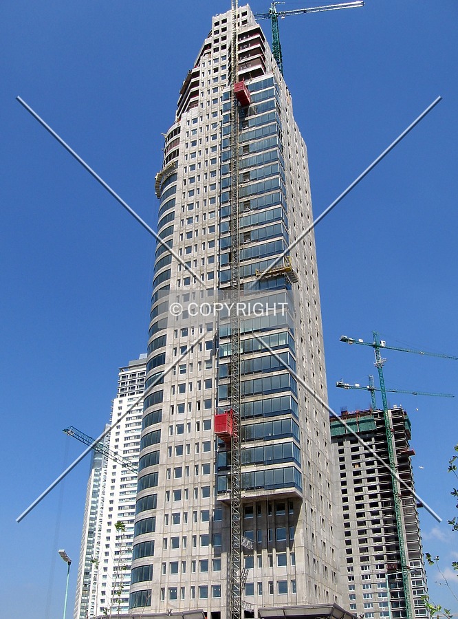 Torre Renoir 1 by Maximiliano Buono